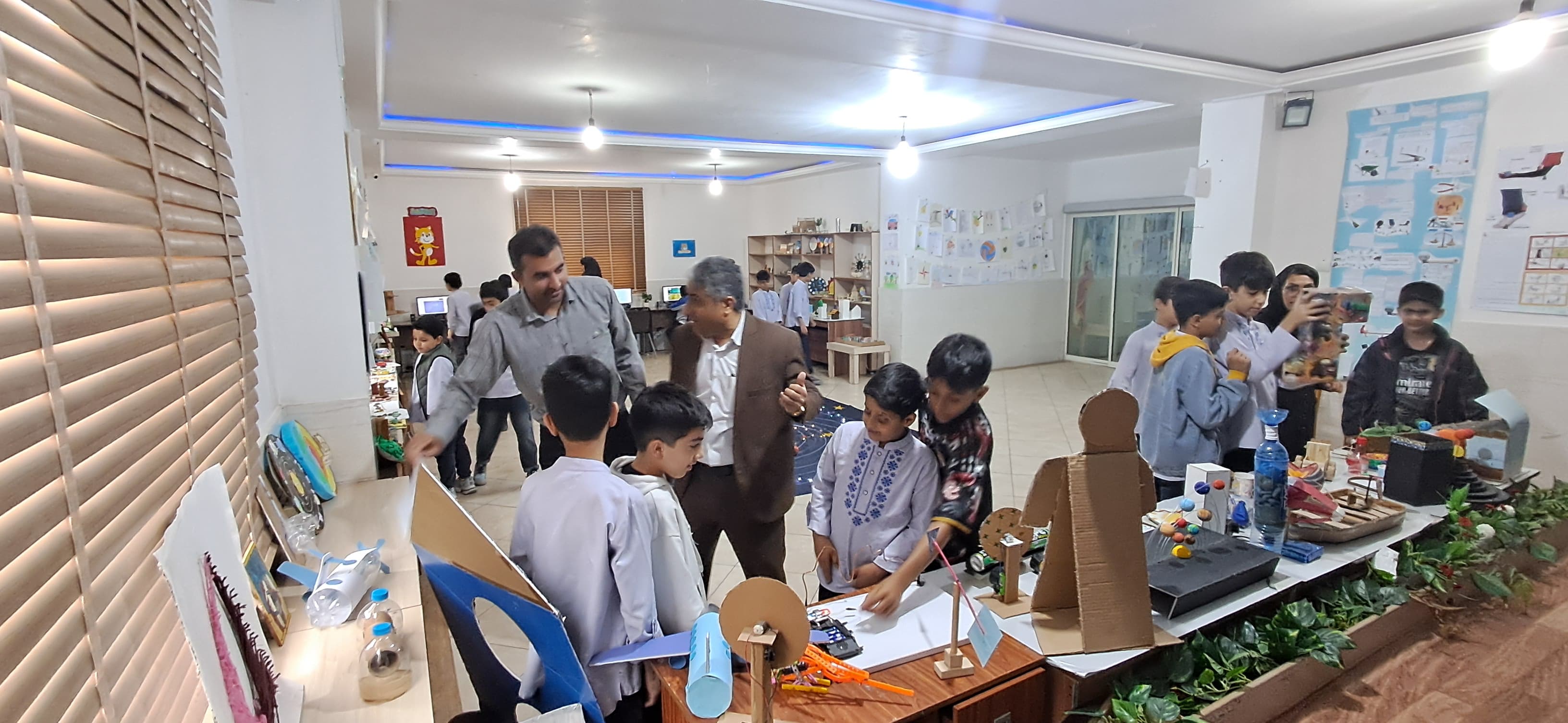 نمایشگاه فعالیتهای فوقبرنامه دانشآموزان دبستان سرای اندیشه