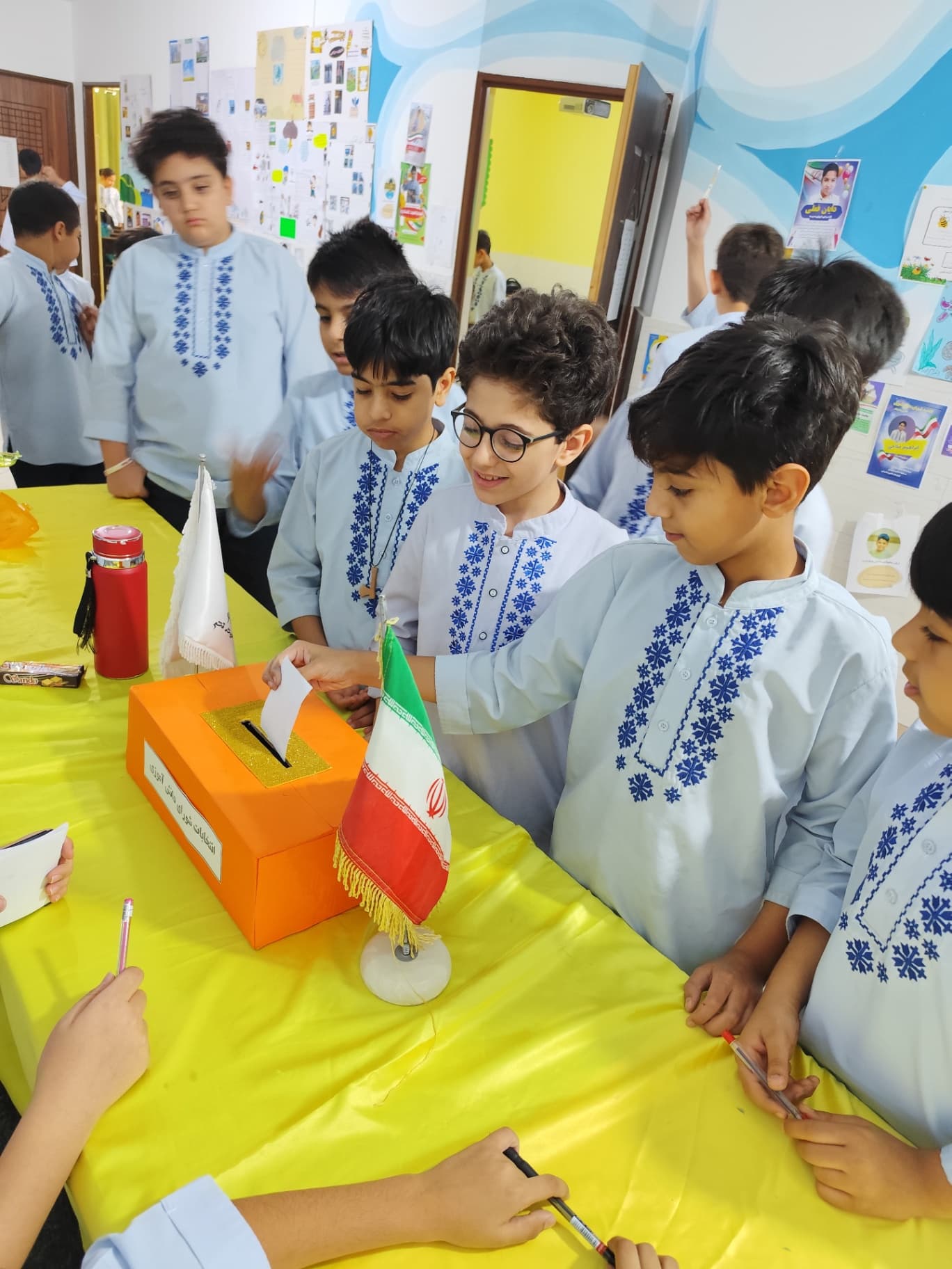 برگزاری انتخابات شورای دانشآموزی در مدرسه