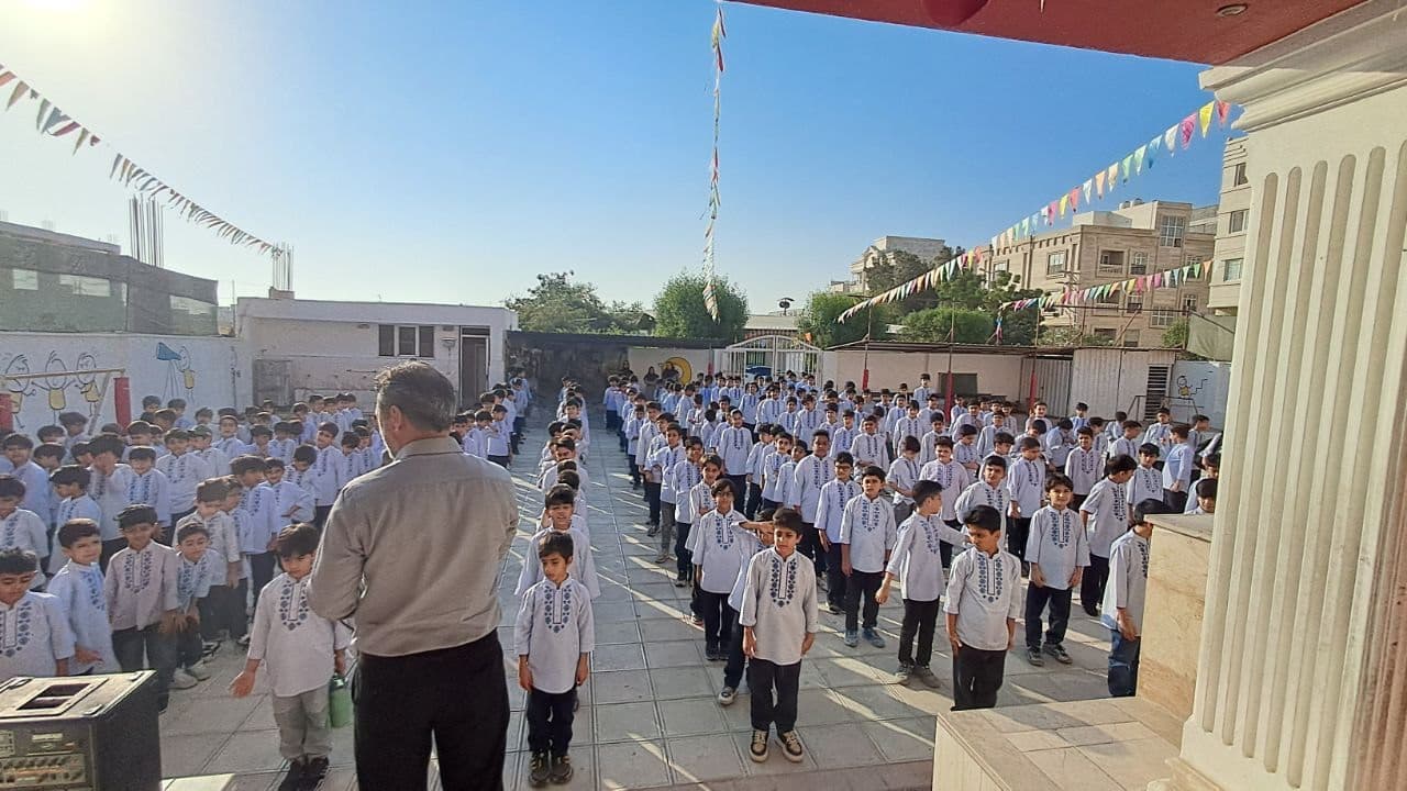 دبستان و پیش دبستان غیردولتی پسرانه سرای اندیشه قشم